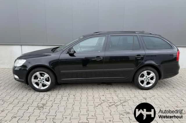 Škoda Octavia (2012) thumbnail 5