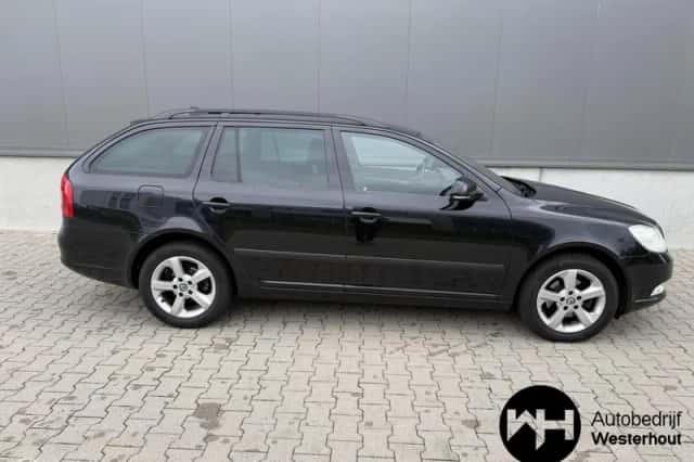 Škoda Octavia (2012) thumbnail 6