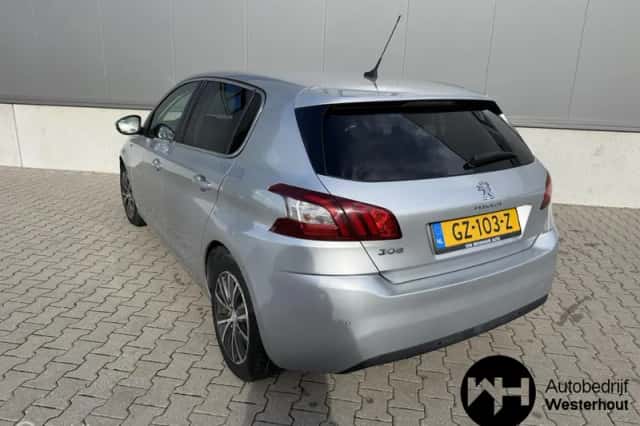 Peugeot 308 (2015) thumbnail 4