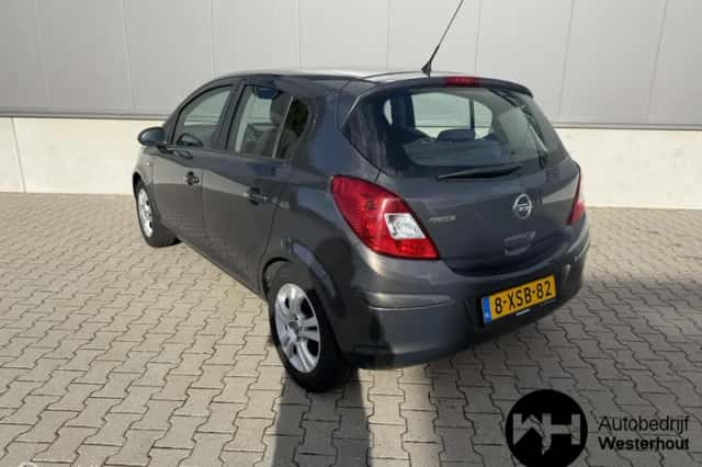 Opel Corsa (2013) thumbnail 3