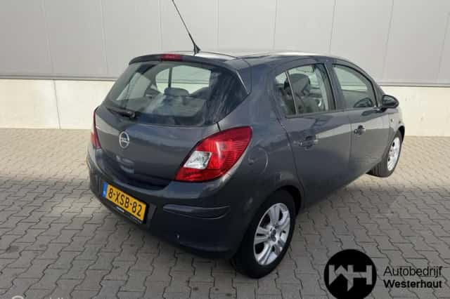 Opel Corsa (2013) thumbnail 4