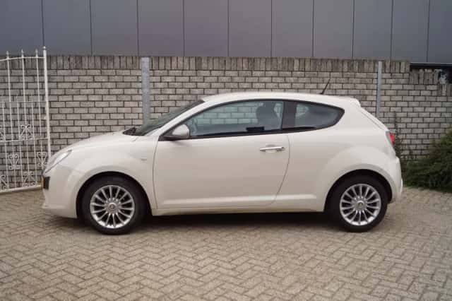 Alfa Romeo Mito (2013) thumbnail 2