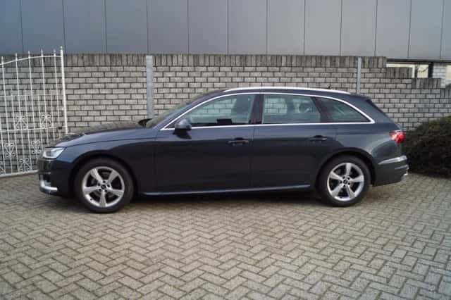 Audi A4 (2023) thumbnail 2