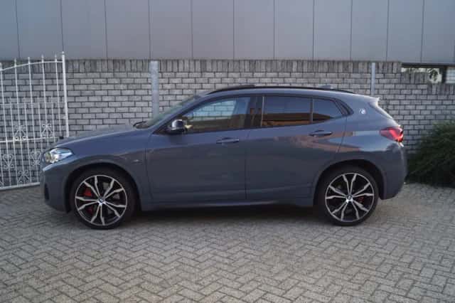 BMW X2 (2022) thumbnail 2
