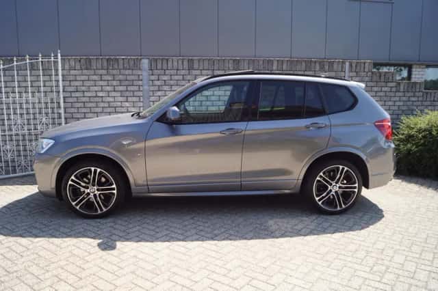 BMW X3 (2017) thumbnail 2