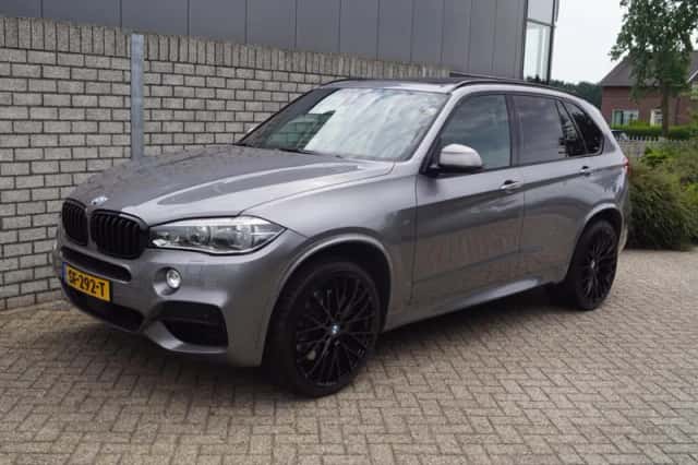 BMW X5 (2018) thumbnail 1