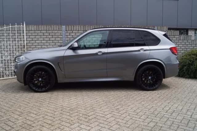 BMW X5 (2018) thumbnail 2