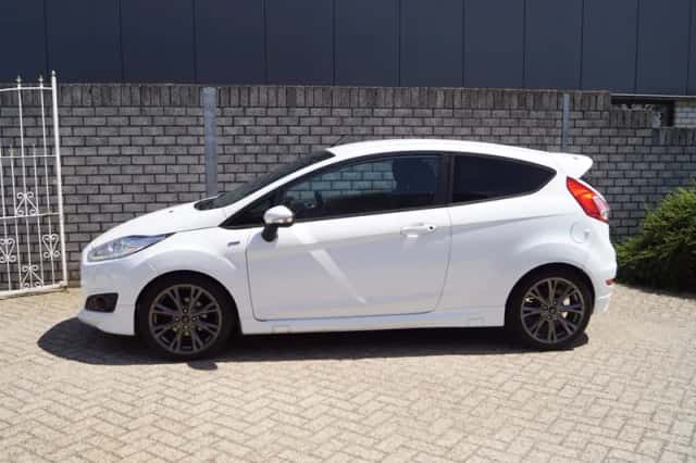 Ford Fiesta (2017) thumbnail 2