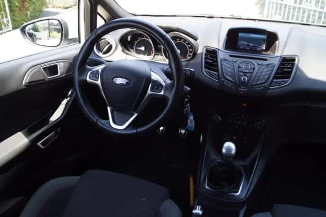 Ford Fiesta (2017) thumbnail 3