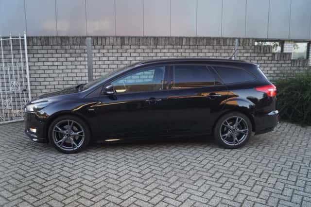 Ford Focus (2018) thumbnail 2
