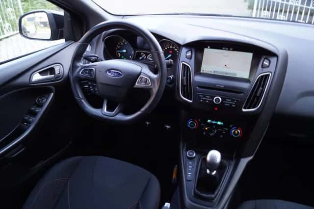 Ford Focus (2018) thumbnail 3