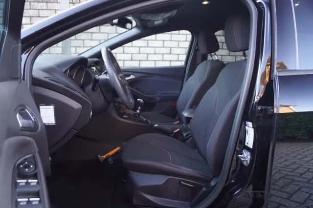 Ford Focus (2018) thumbnail 4