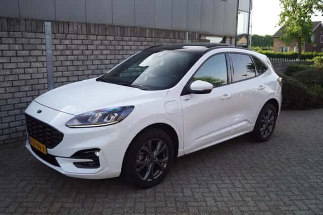 Ford Kuga (2023) thumbnail 1