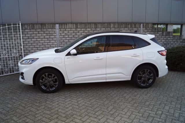 Ford Kuga (2023) thumbnail 2