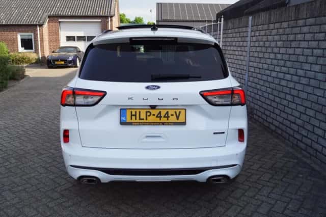 Ford Kuga (2023) thumbnail 5