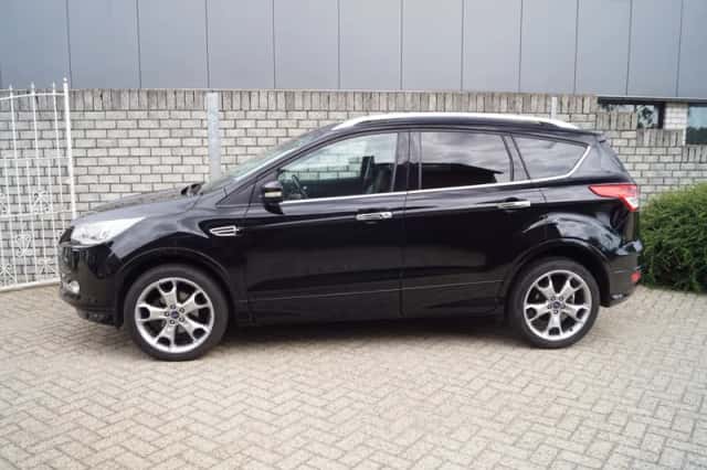 Ford Kuga (2016) thumbnail 2