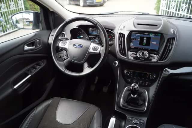 Ford Kuga (2016) thumbnail 3