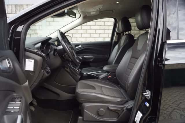 Ford Kuga (2016) thumbnail 4
