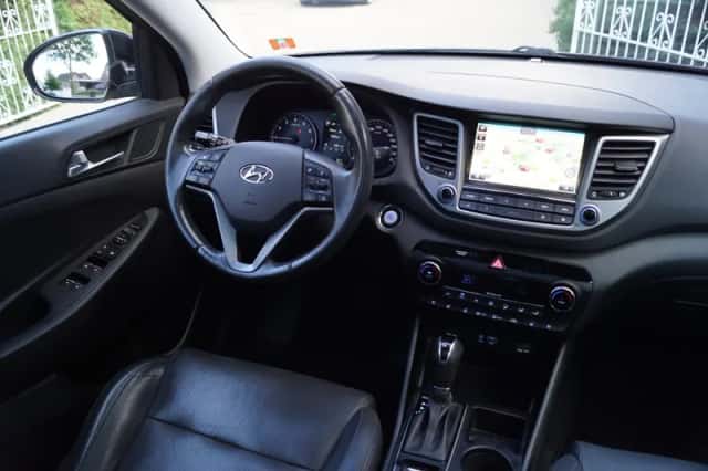 Hyundai Tucson (2016) thumbnail 3