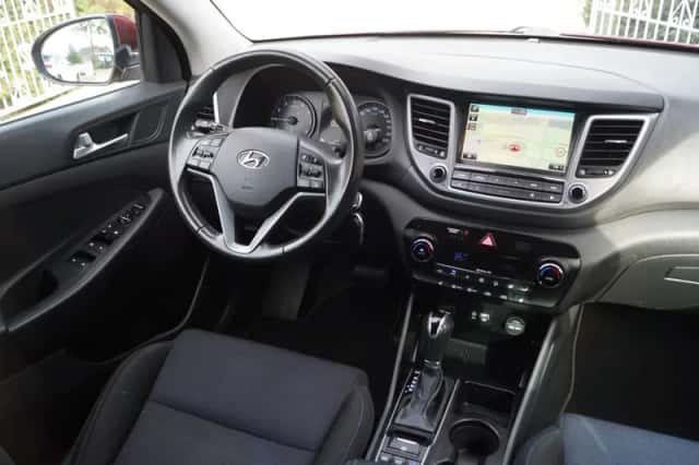 Hyundai Tucson (2016) thumbnail 3