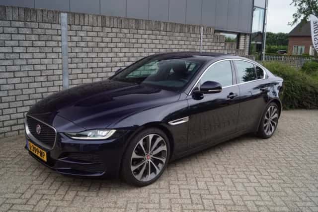Jaguar XE (2021) thumbnail 1