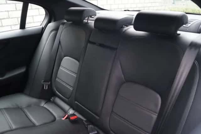 Jaguar XE (2021) thumbnail 5