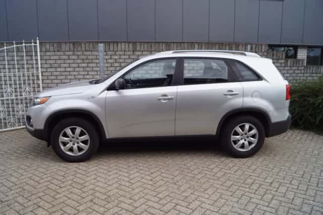 Kia Sorento (2011) thumbnail 2