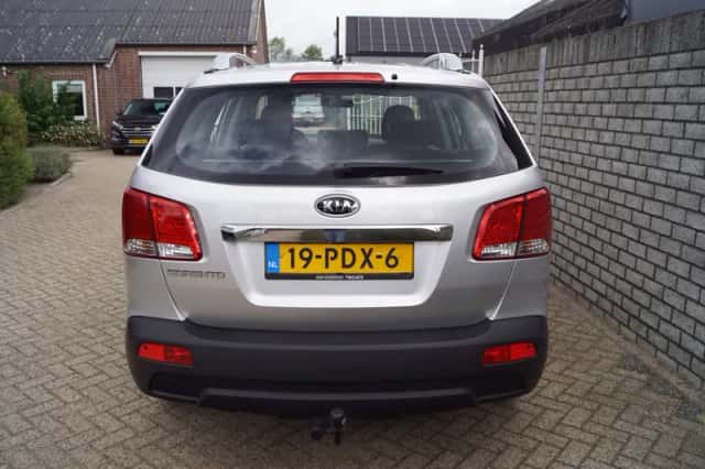 Kia Sorento (2011) thumbnail 5