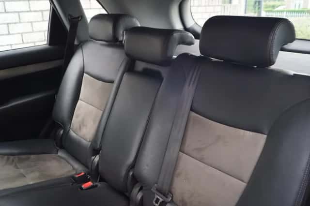 Kia Sorento (2011) thumbnail 6
