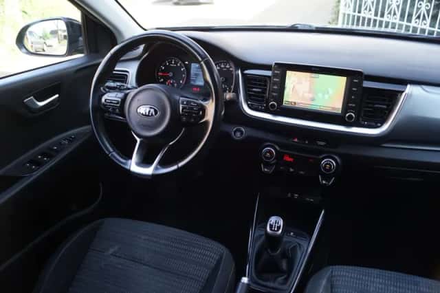 Kia Stonic (2020) thumbnail 3