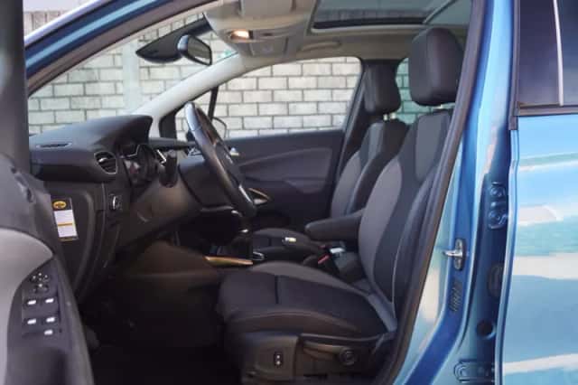 Opel Crossland X (2017) thumbnail 4