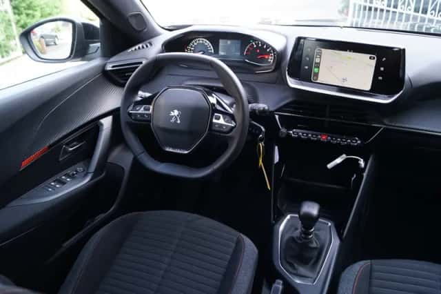 Peugeot 2008 (2023) thumbnail 3
