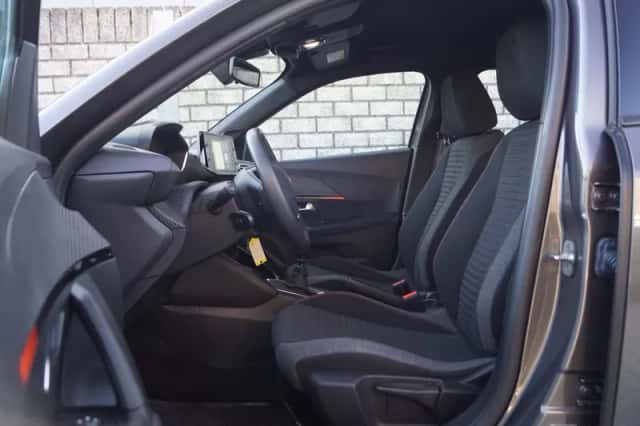 Peugeot 2008 (2023) thumbnail 4