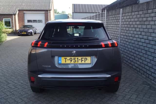 Peugeot 2008 (2023) thumbnail 5