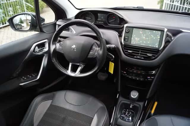 Peugeot 2008 (2018) thumbnail 3