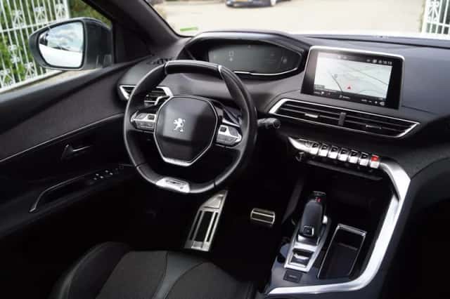 Peugeot 3008 (2019) thumbnail 3