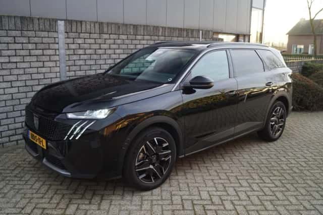 Peugeot 5008 (2025) thumbnail 1