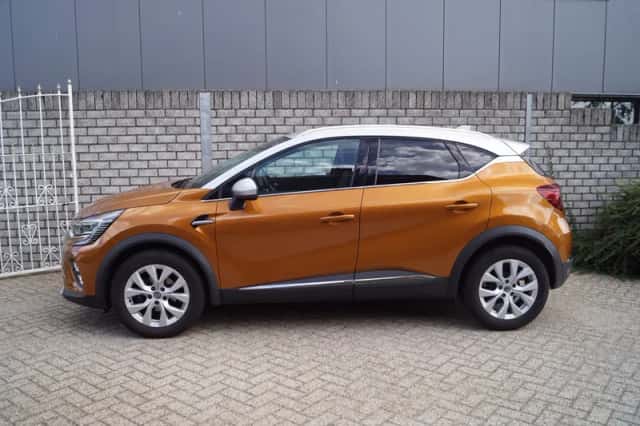 Renault Captur (2021) thumbnail 2