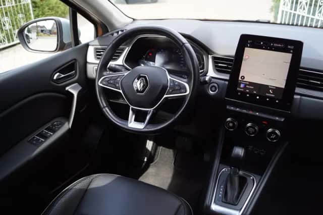 Renault Captur (2021) thumbnail 3