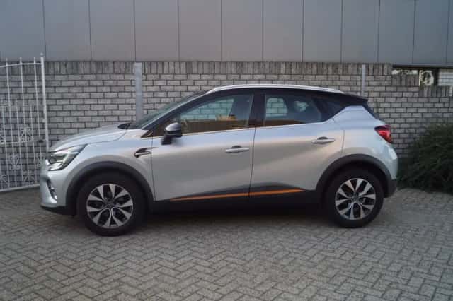 Renault Captur (2020) thumbnail 2