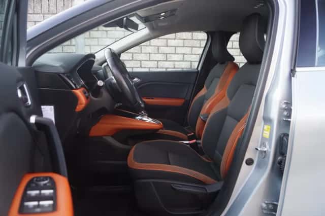 Renault Captur (2020) thumbnail 4