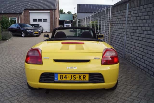 Toyota MR 2 (2000) thumbnail 5