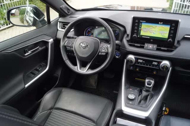 Toyota RAV4 (2021) thumbnail 3