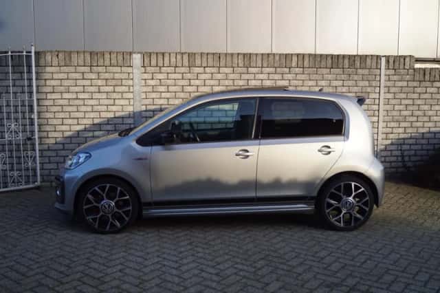 Volkswagen Up! (2019) thumbnail 2