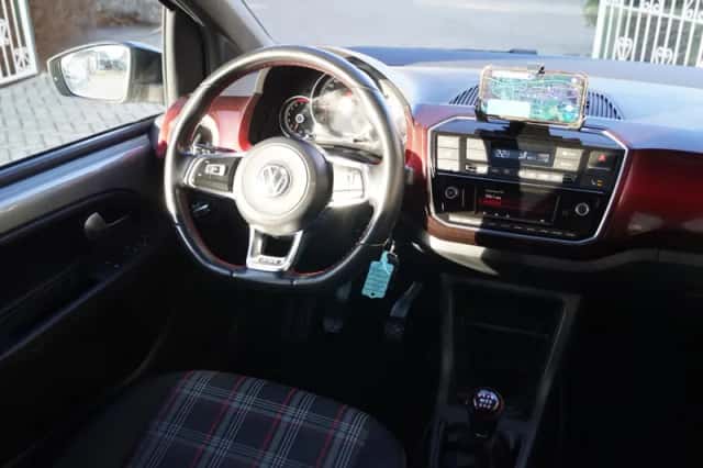 Volkswagen Up! (2019) thumbnail 3
