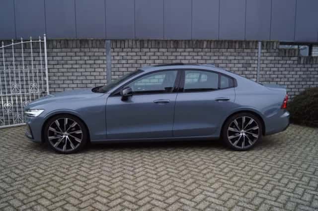 Volvo S60 (2024) thumbnail 2