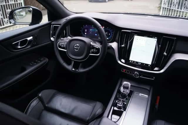 Volvo S60 (2024) thumbnail 3