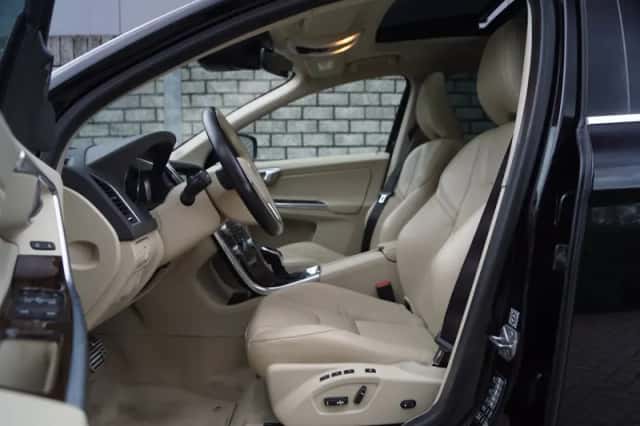 Volvo XC60 (2016) thumbnail 4