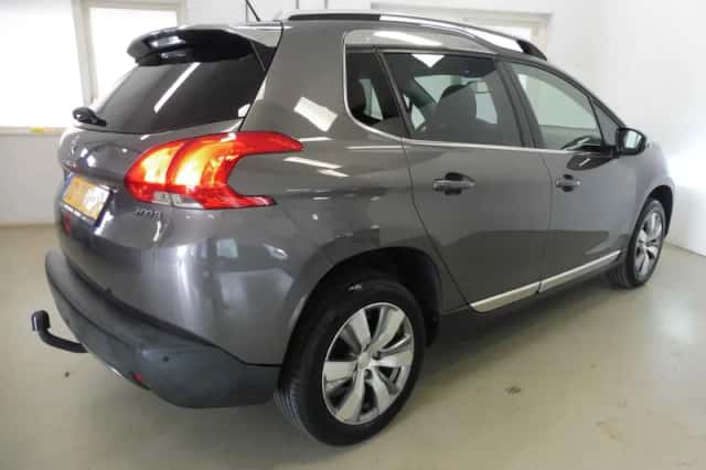 Peugeot 2008 (2016) thumbnail 2