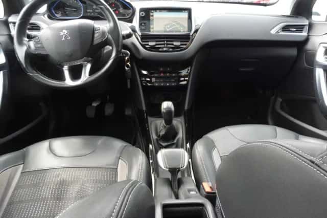 Peugeot 2008 (2016) thumbnail 3